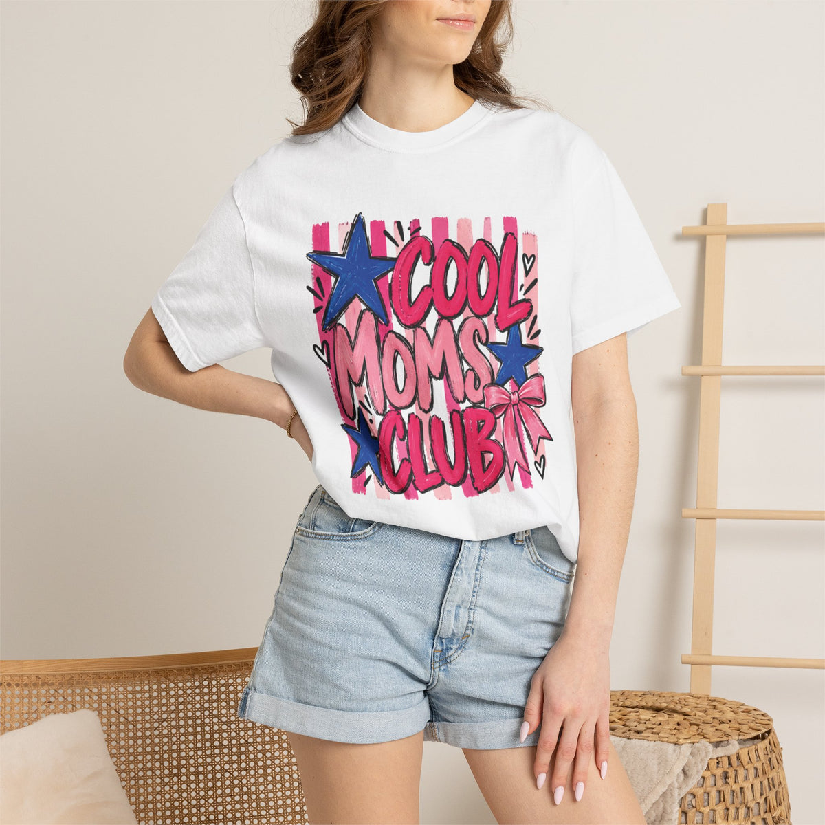 Cool Moms Club T-Shirt | Retro Stars Pop Art Design